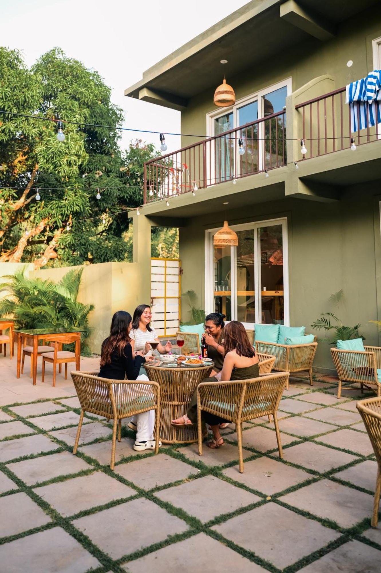Locomo Boutique, Morjim - Stay Work Eat מראה חיצוני תמונה