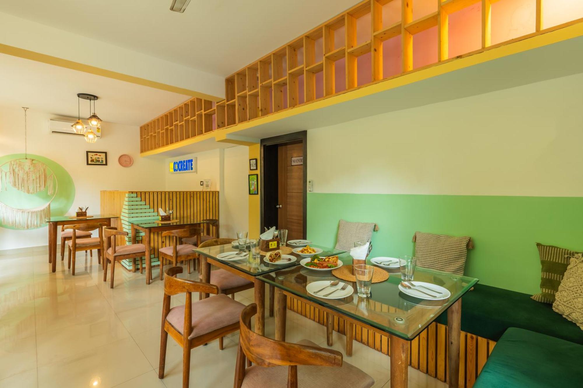 Locomo Boutique, Morjim - Stay Work Eat מראה חיצוני תמונה