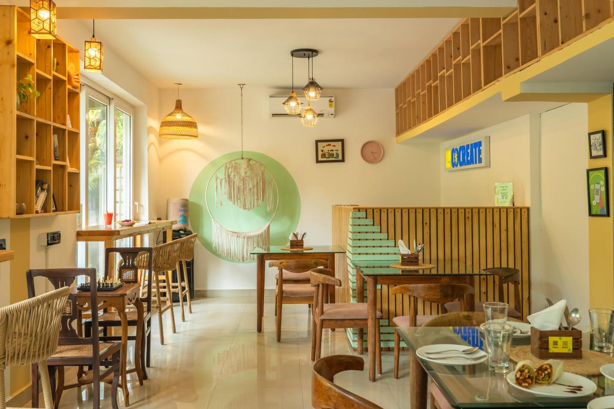 Locomo Boutique, Morjim - Stay Work Eat מראה חיצוני תמונה