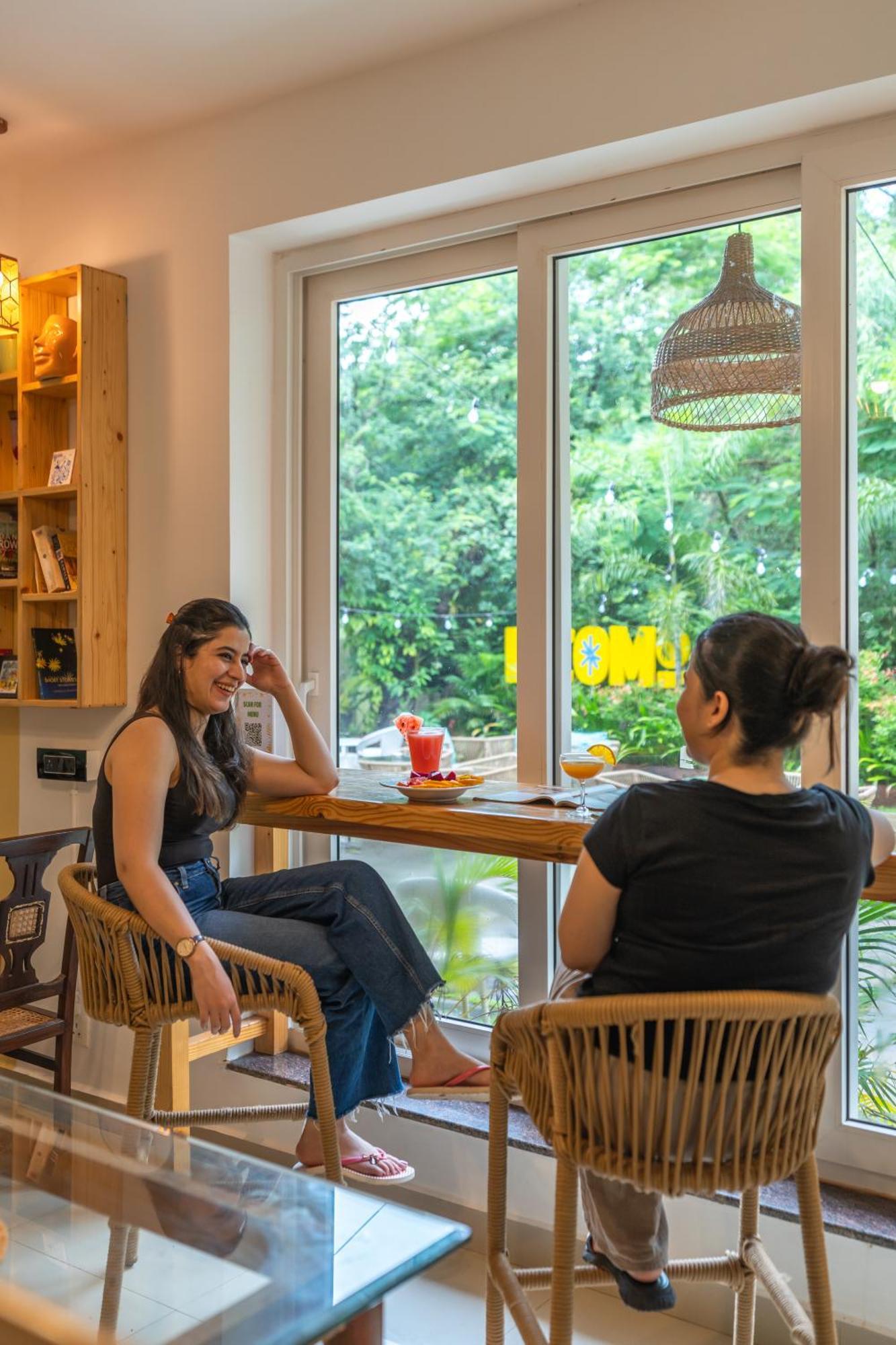 Locomo Boutique, Morjim - Stay Work Eat מראה חיצוני תמונה
